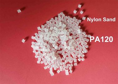 Los medios de voladura de la gota plástica blanca llevan - la densidad a granel de nylon resistente G/Cm3 del PA 1,13 de la arena